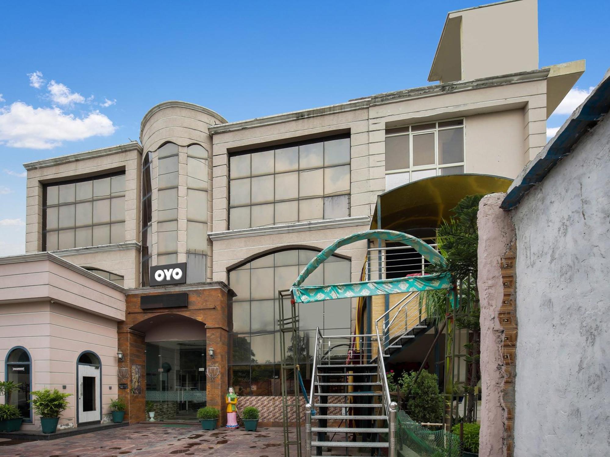 Oyo Flagship Hotel Le Aley Regency Ludhiana Exterior photo